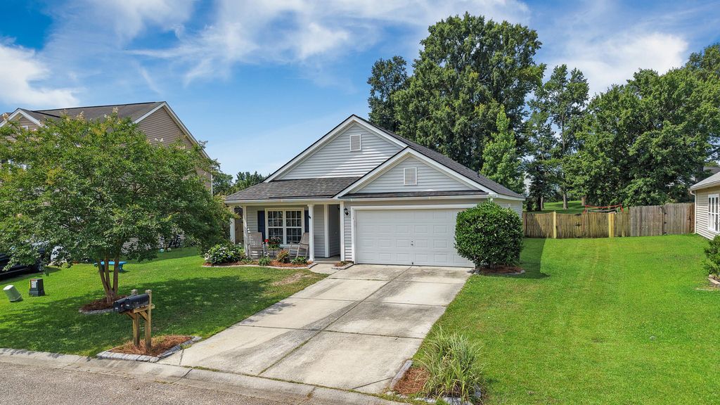 Photo of 509 Evening Shade Drive, Moncks Corner, SC 29461 (MLS # 26016838)