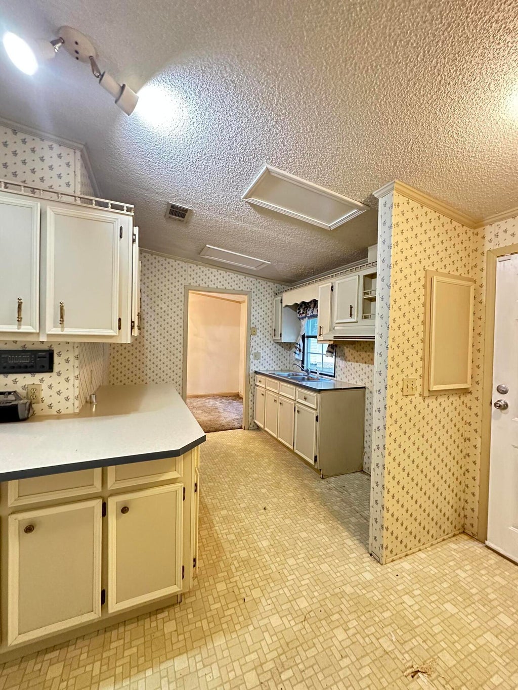 Photo of 119 E Medina Street, Summerville, SC 29483 (MLS # 26025875)