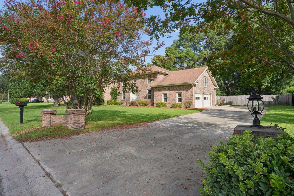 Photo of 119 Tyvola Drive, Summerville, SC 29485 (MLS # 26025173)