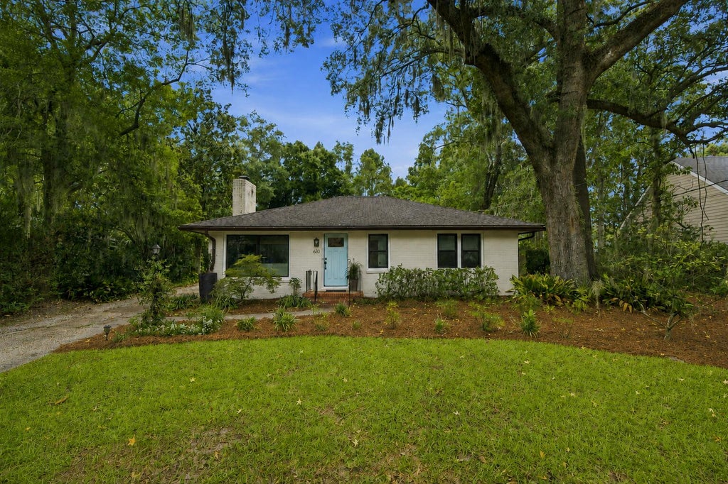 Photo of 630 W Oak Forest Drive, Charleston, SC 29407 (MLS # 26024590)