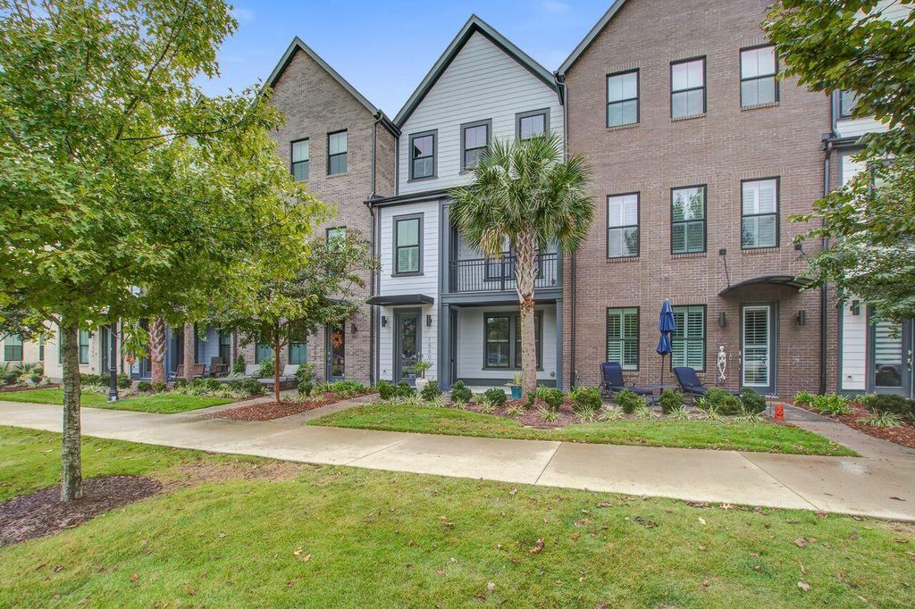 Photo of 1560 Hancock Street #B-4, Mount Pleasant, SC 29464 (MLS # 25027587)