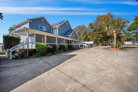 A home in Summerton