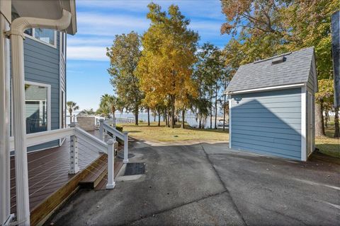 A home in Summerton