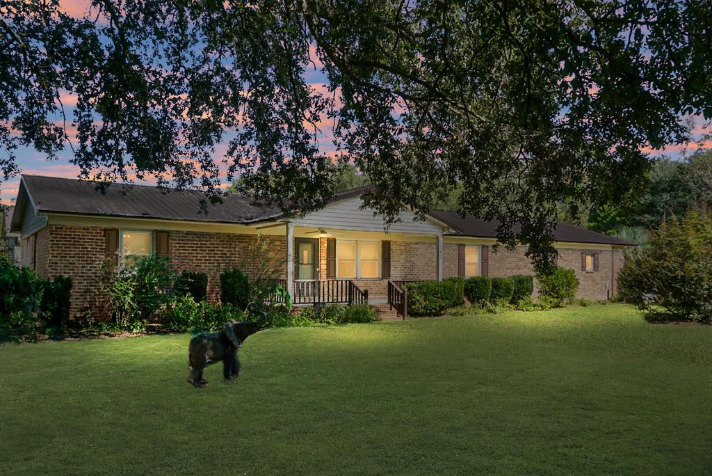 Photo of 1763 Kingstree Highway, Manning, SC 29102 (MLS # 25029436)