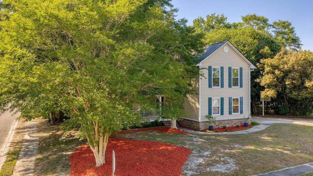 Photo of 353 Courtney Round, Summerville, SC 29486 (MLS # 26012317)
