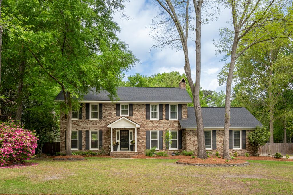 Photo of 110 Buckingham Avenue, Summerville, SC 29485 (MLS # 26010007)