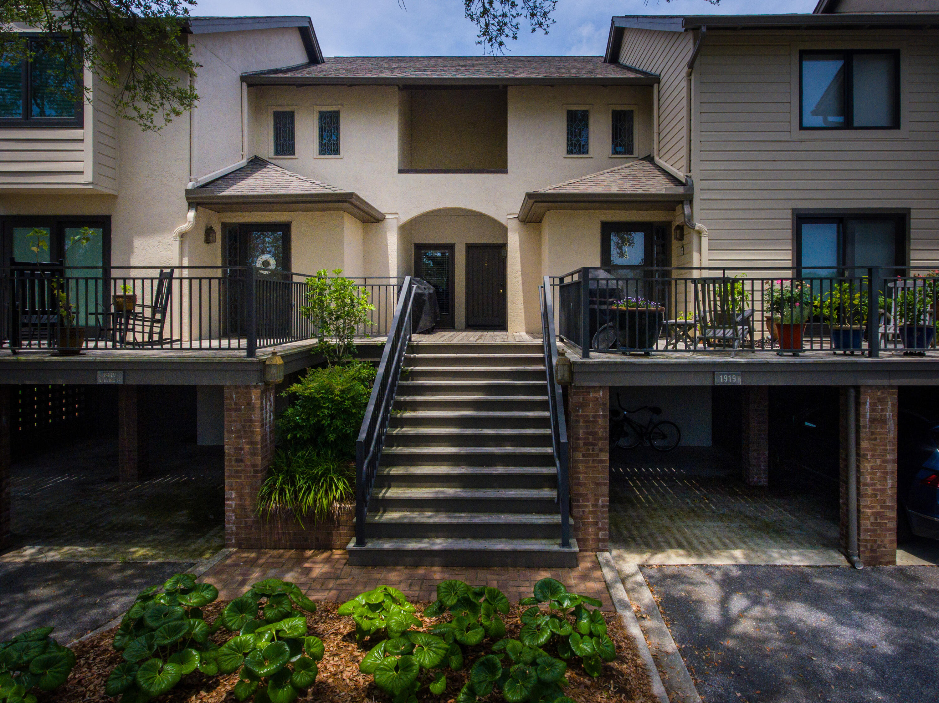 1919 Marsh Oak Lane