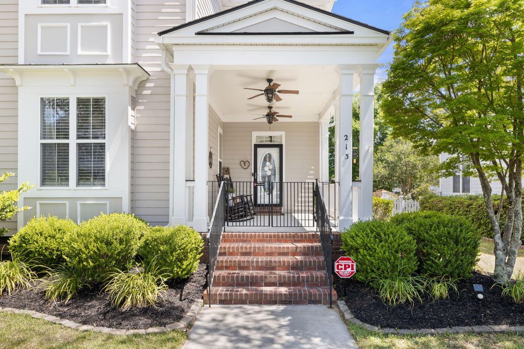 Photo of 213 Hydrangea Street, Summerville, SC 29483 (MLS # 26011061)