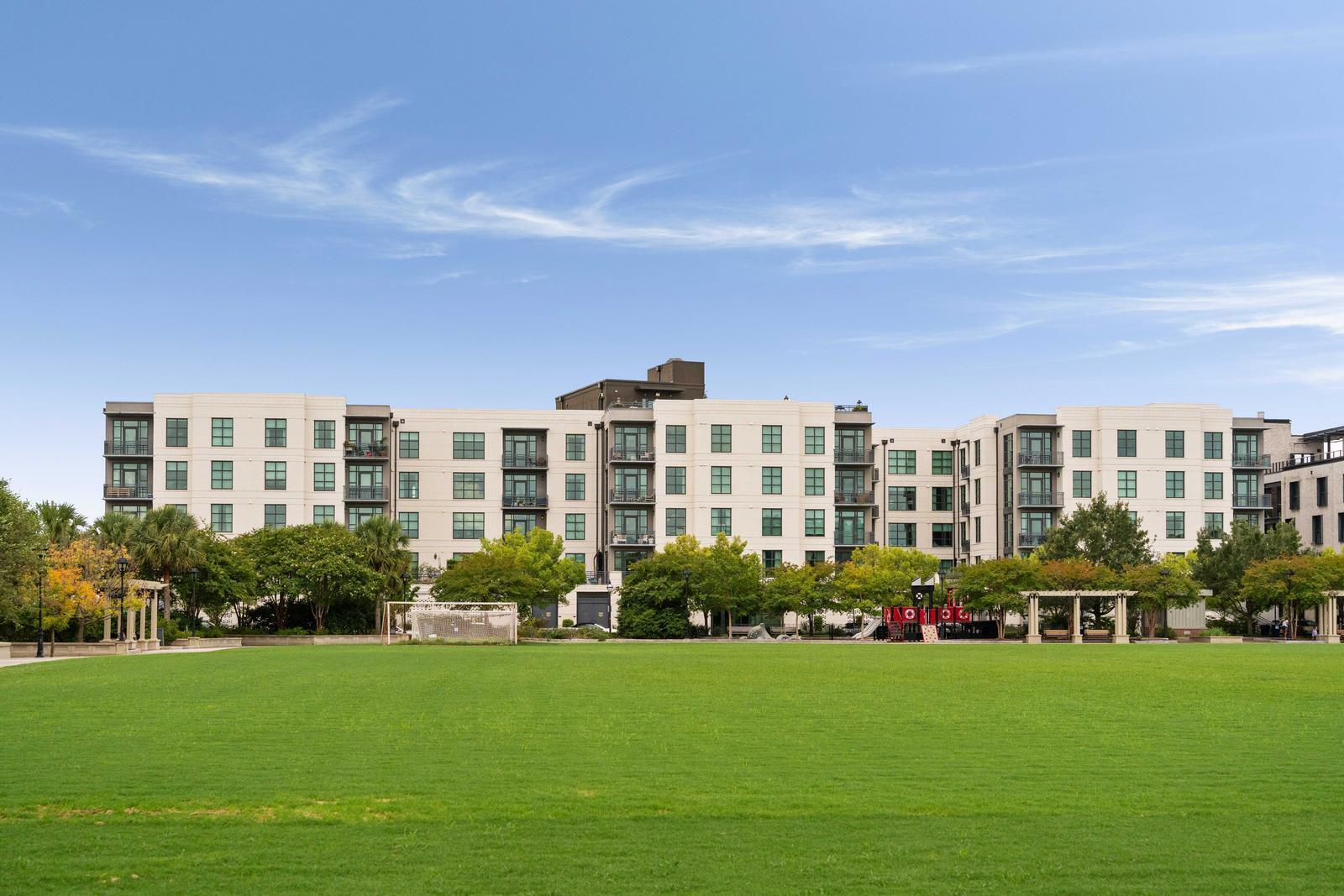 5 Gadsdenboro Street 319