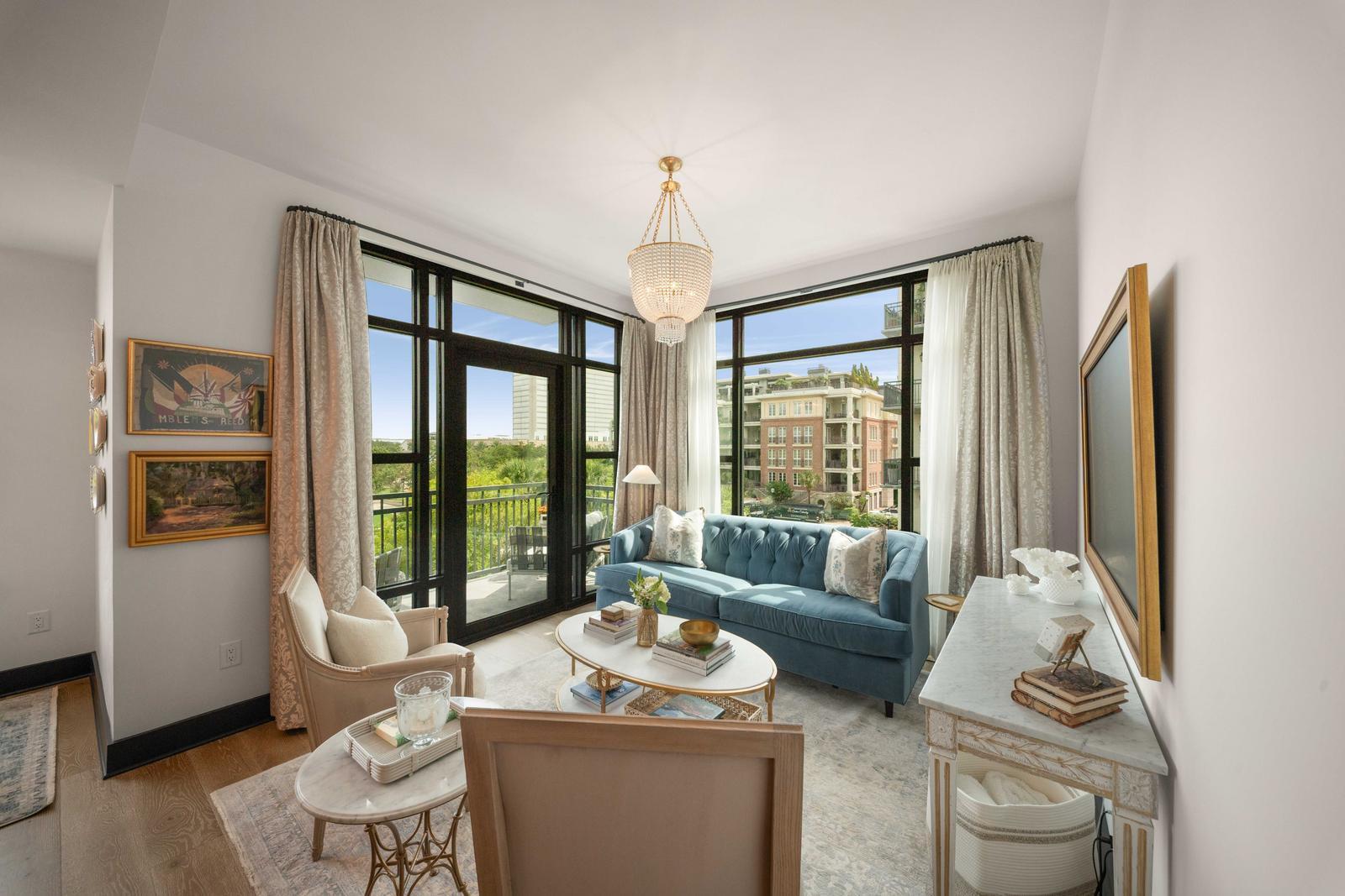 5 Gadsdenboro Street 319