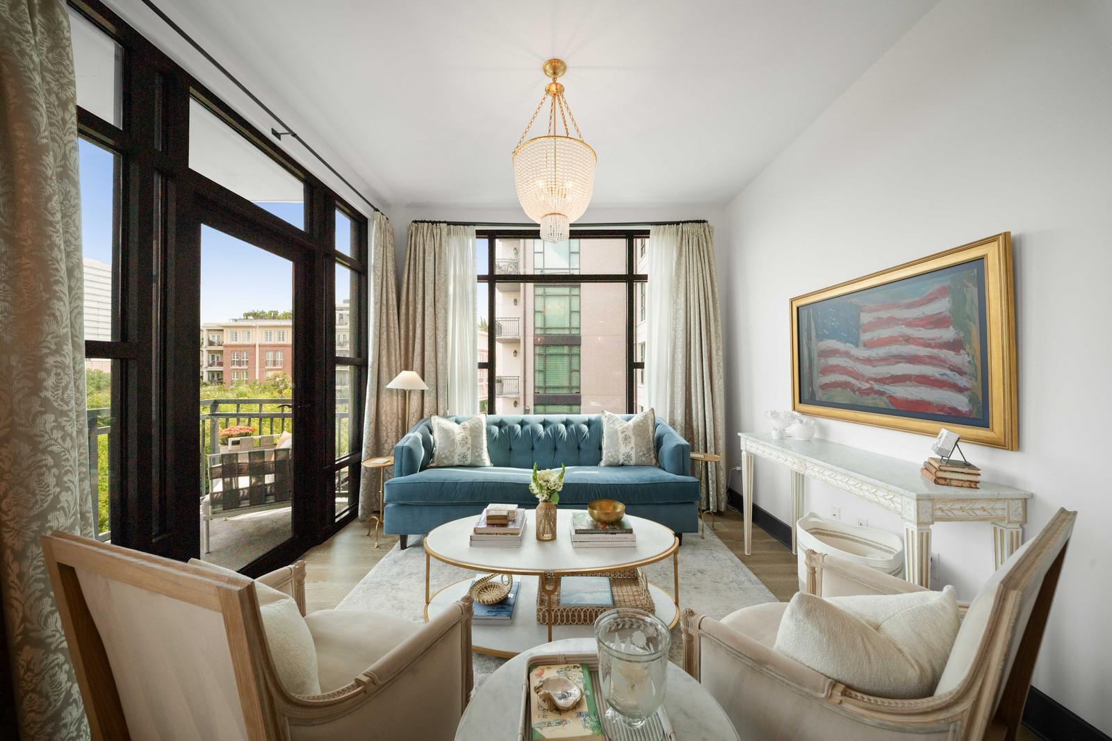 5 Gadsdenboro Street 319