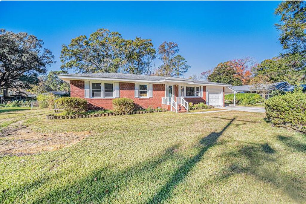 Photo of 1149 Bradford Avenue, Charleston, SC 29412 (MLS # 26013668)
