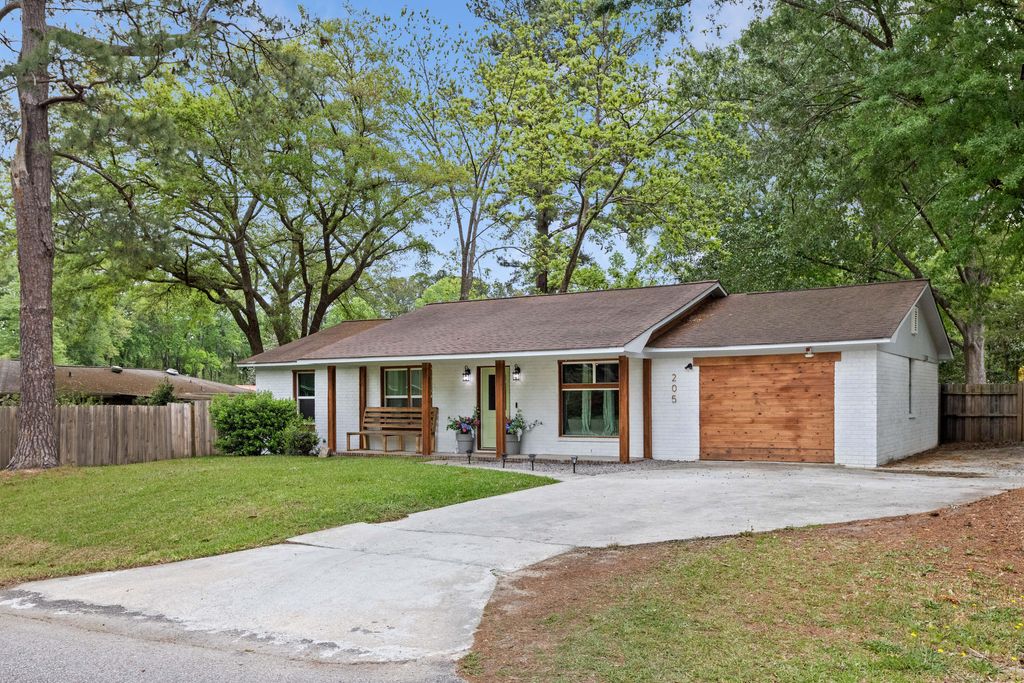 Photo of 205 Bristow Drive, Summerville, SC 29483 (MLS # 26010065)