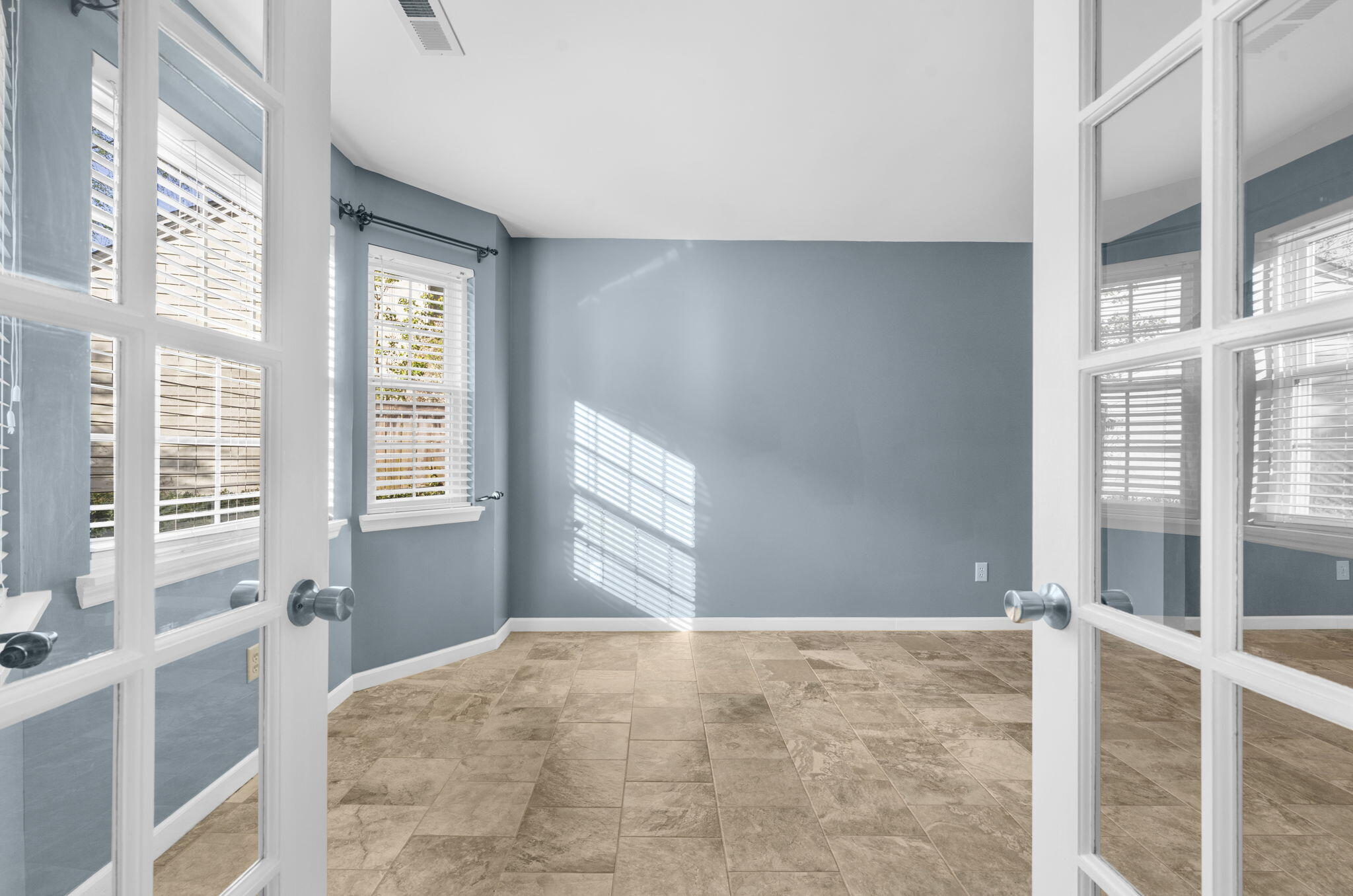 132 Knightsbridge Drive