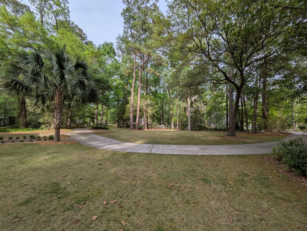 Photo of 304 Woodland Drive, Summerville, SC 29485 (MLS # 26007126)