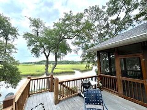 A home in Edisto Island