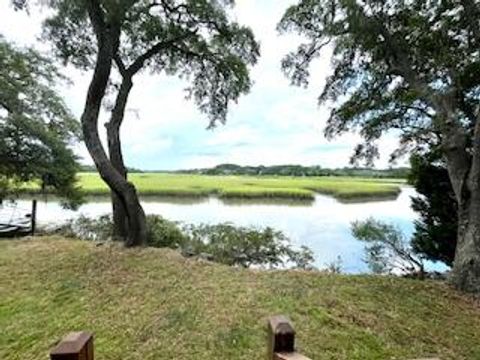 A home in Edisto Island