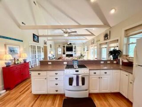 A home in Edisto Island