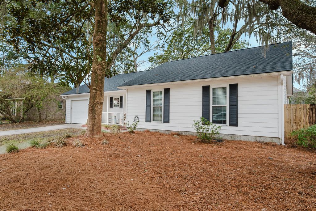 Photo of 29 Wyecreek Avenue, Charleston, SC 29412 (MLS # 26006221)