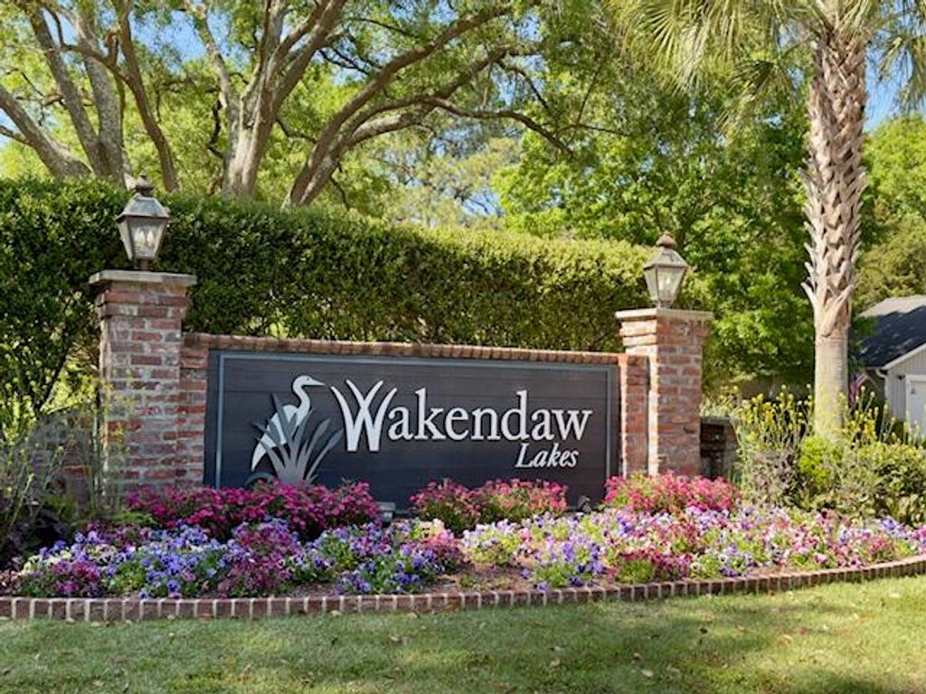 Photo of 808 Detyens Road, Mount Pleasant, SC 29464 (MLS # 26010489)