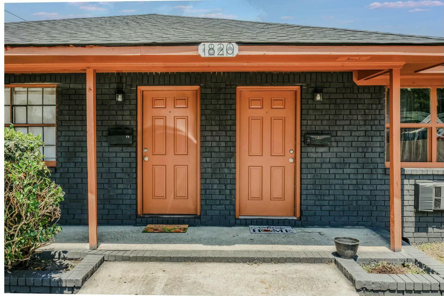 1820 Iris Street