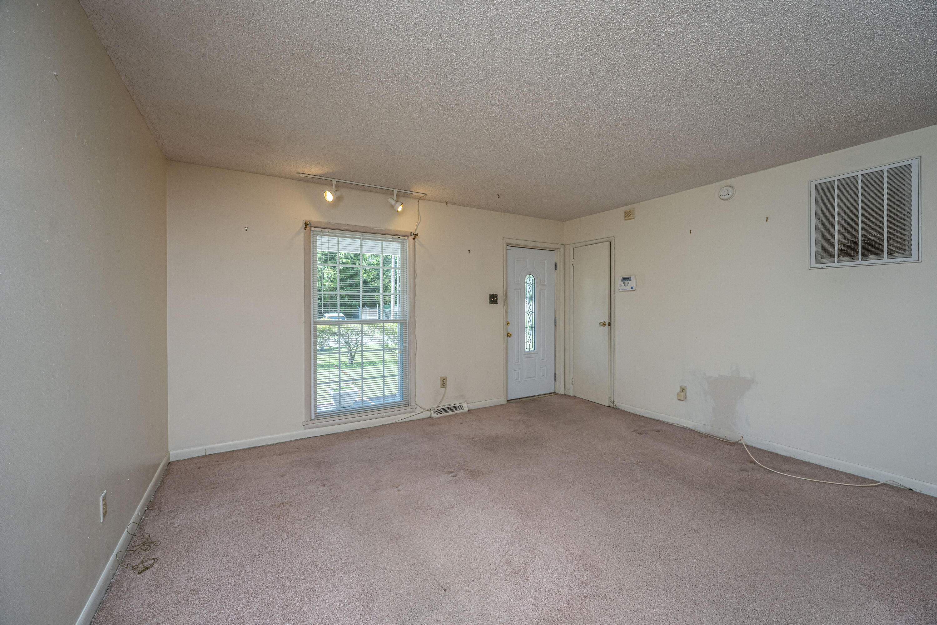 1495 Woodview Lane