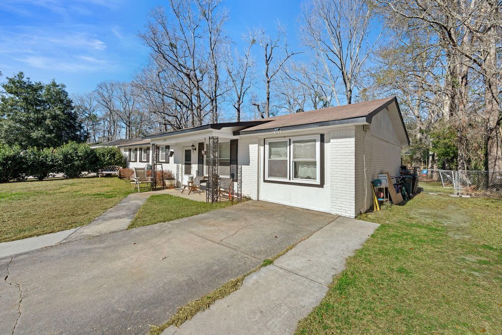 Photo of 118 Froman Drive, Summerville, SC 29483 (MLS # 26001722)