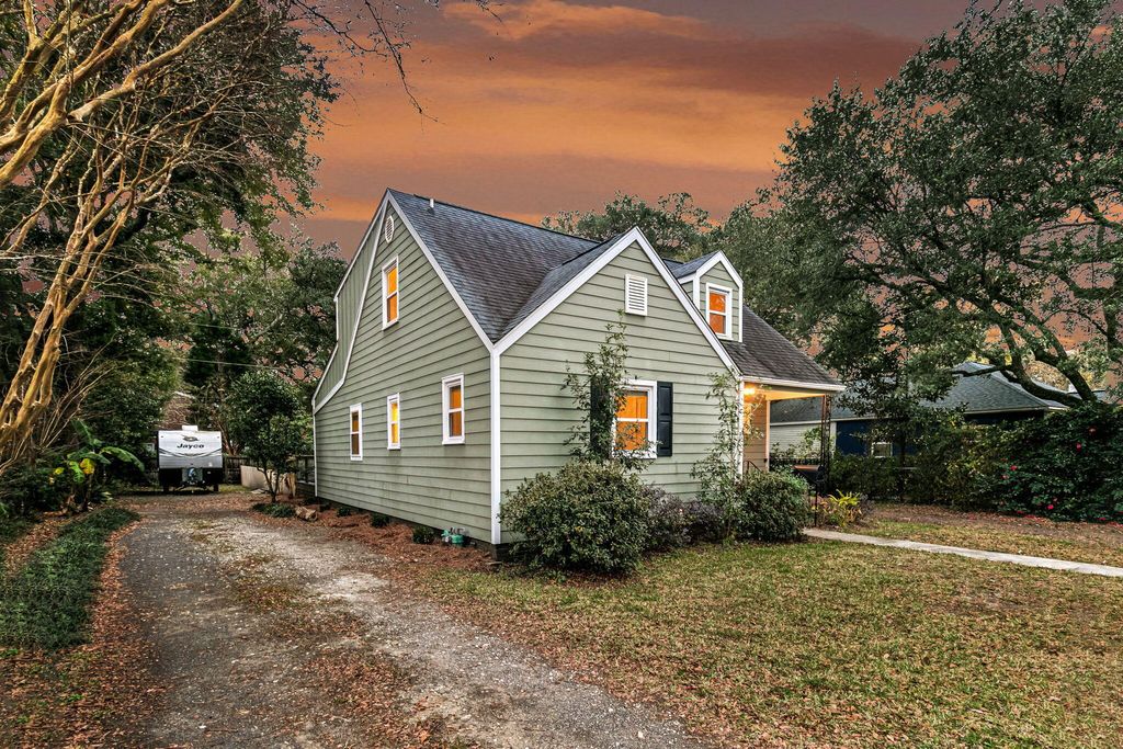 Photo of 17 Riverdale Drive, Charleston, SC 29407 (MLS # 25031752)