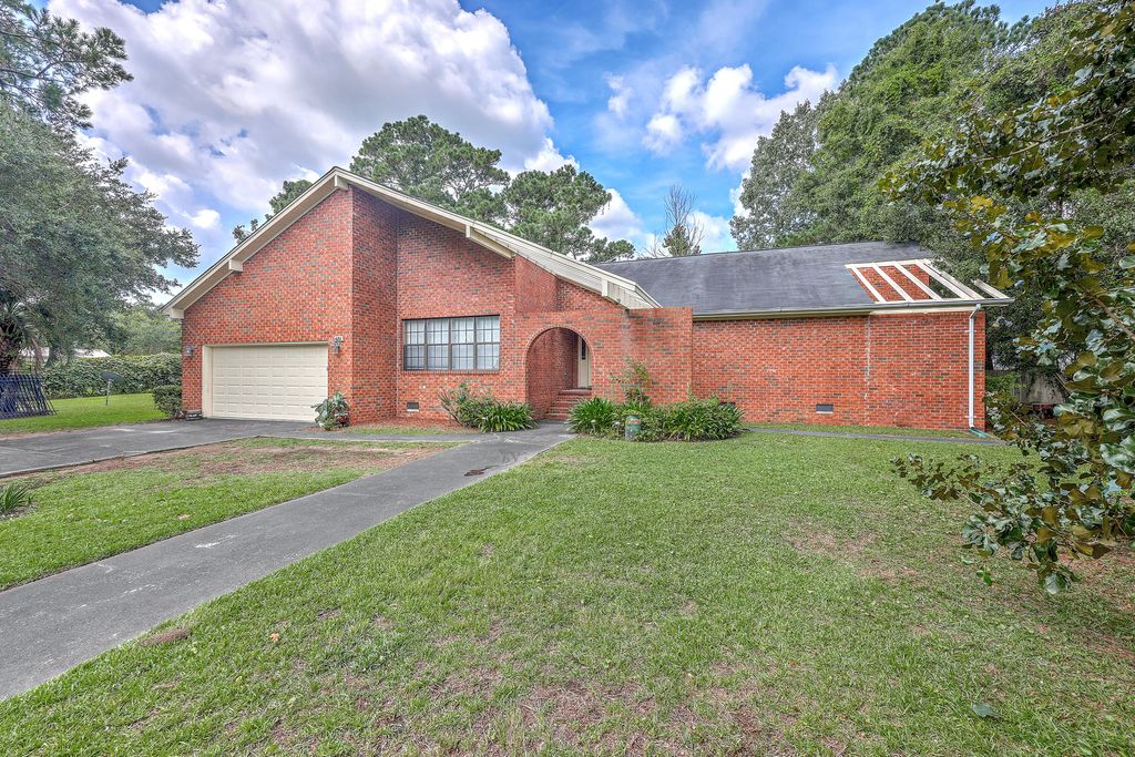 Photo of 481 Lillie And Rebecca Lane, Mount Pleasant, SC 29464 (MLS # 25022816)