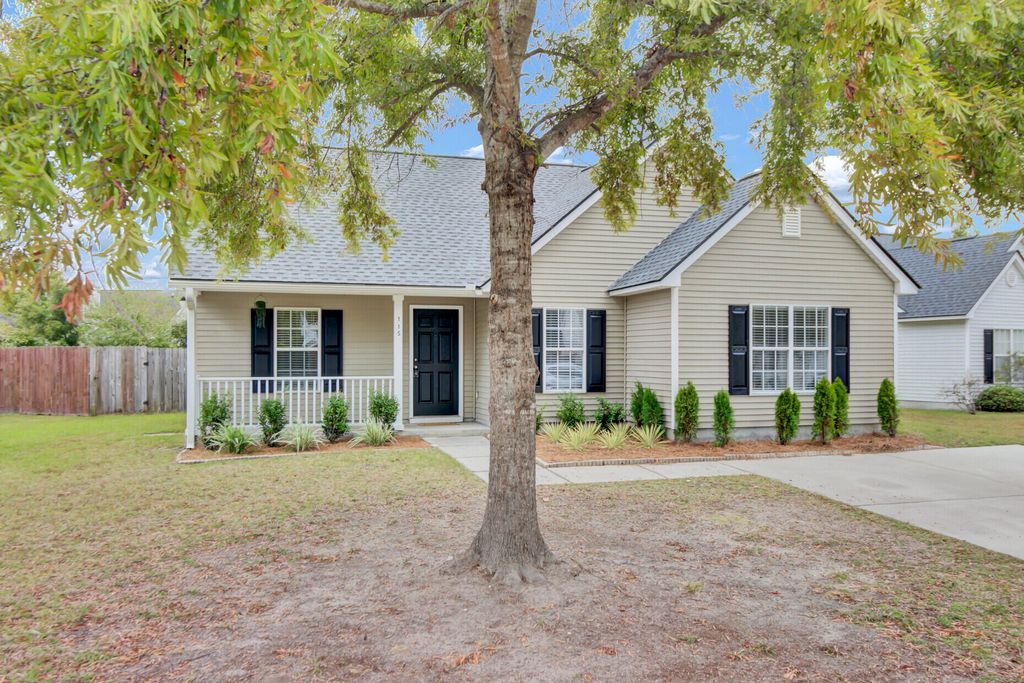 Photo of 115 Dovetail Circle, Summerville, SC 29483 (MLS # 25030838)