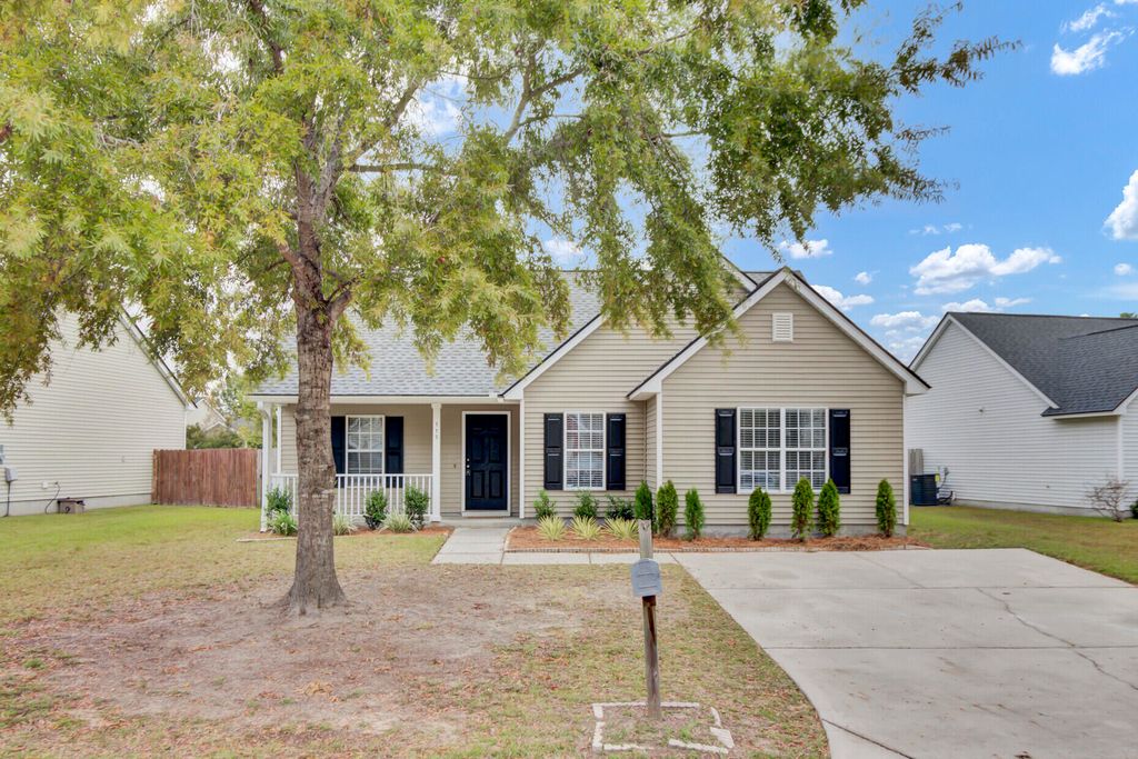 Photo of 115 Dovetail Circle, Summerville, SC 29483 (MLS # 25030838)