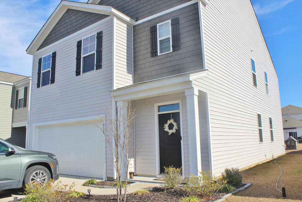 Photo of 930 Woodside Creek Lane, Summerville, SC 29486 (MLS # 26000042)