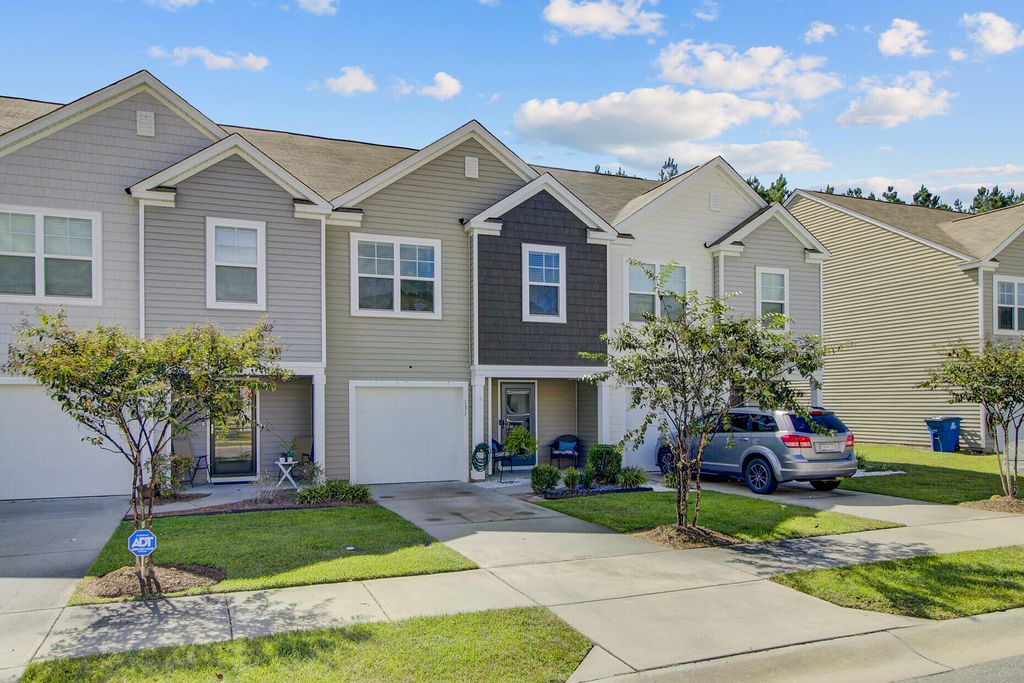Photo of 131 Gaura Lane, Summerville, SC 29483 (MLS # 25027269)