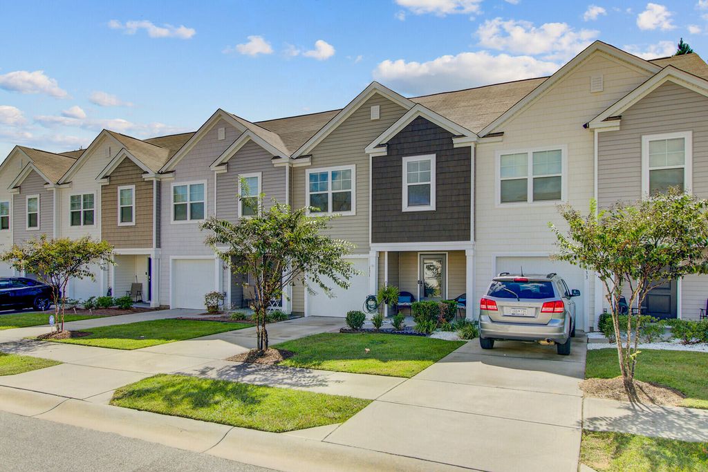 Photo of 131 Gaura Lane, Summerville, SC 29483 (MLS # 25027269)