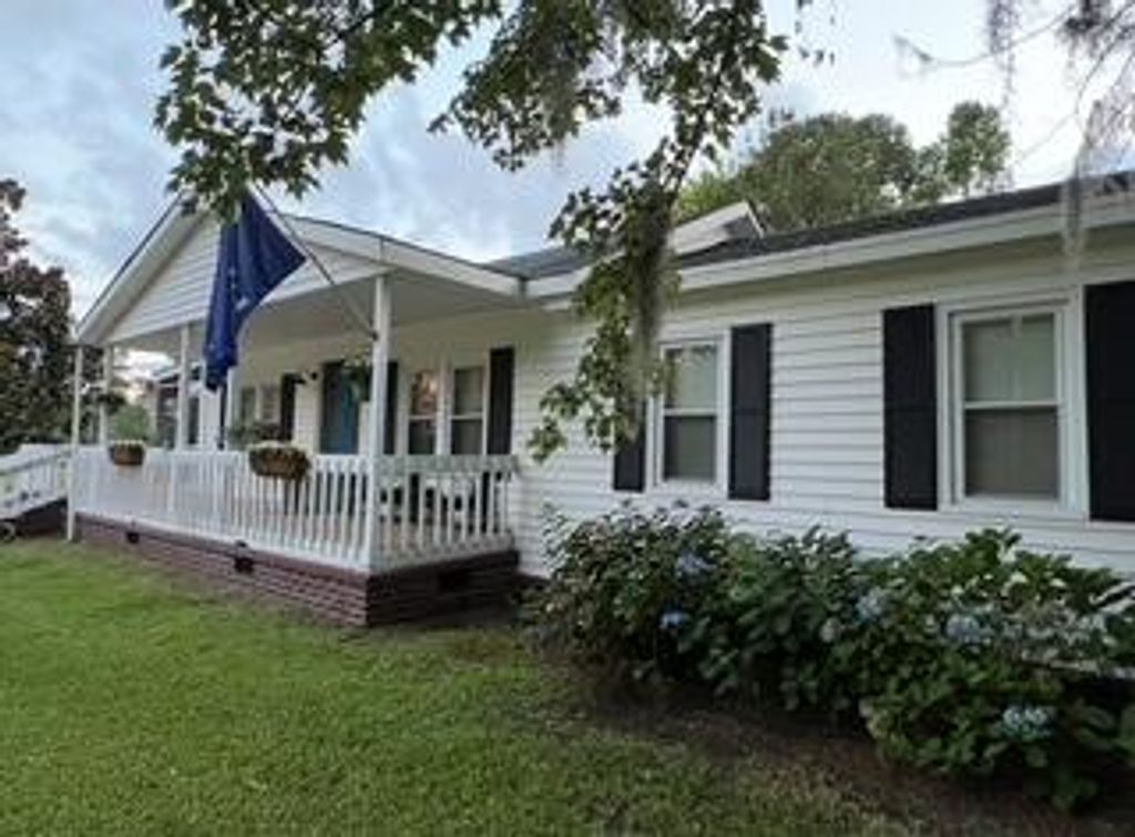 Photo of 1310 River Road Rd, McClellanville, SC 29458 (MLS # 25028519)