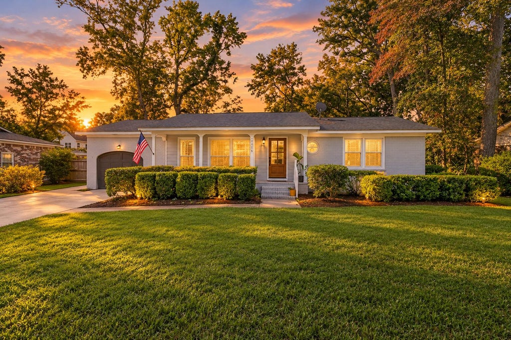 Photo of 1416 Glencoe Drive, Mount Pleasant, SC 29464 (MLS # 26029321)