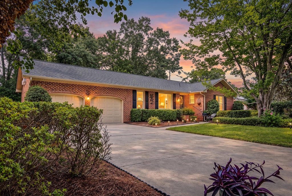 Photo of 216 Chessington Circle, Summerville, SC 29485 (MLS # 26024762)