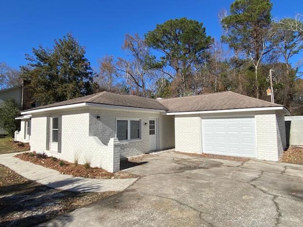 Photo of 230 Smythe Drive, Summerville, SC 29485 (MLS # 25033032)