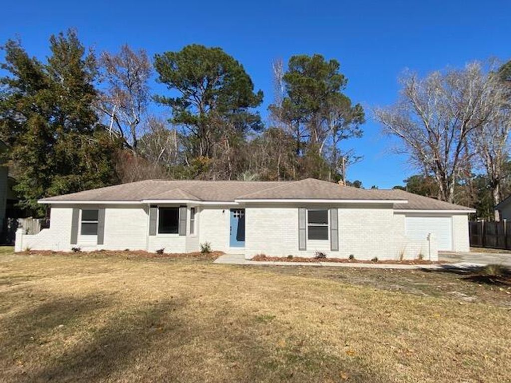 Photo of 230 Smythe Drive, Summerville, SC 29485 (MLS # 25033032)
