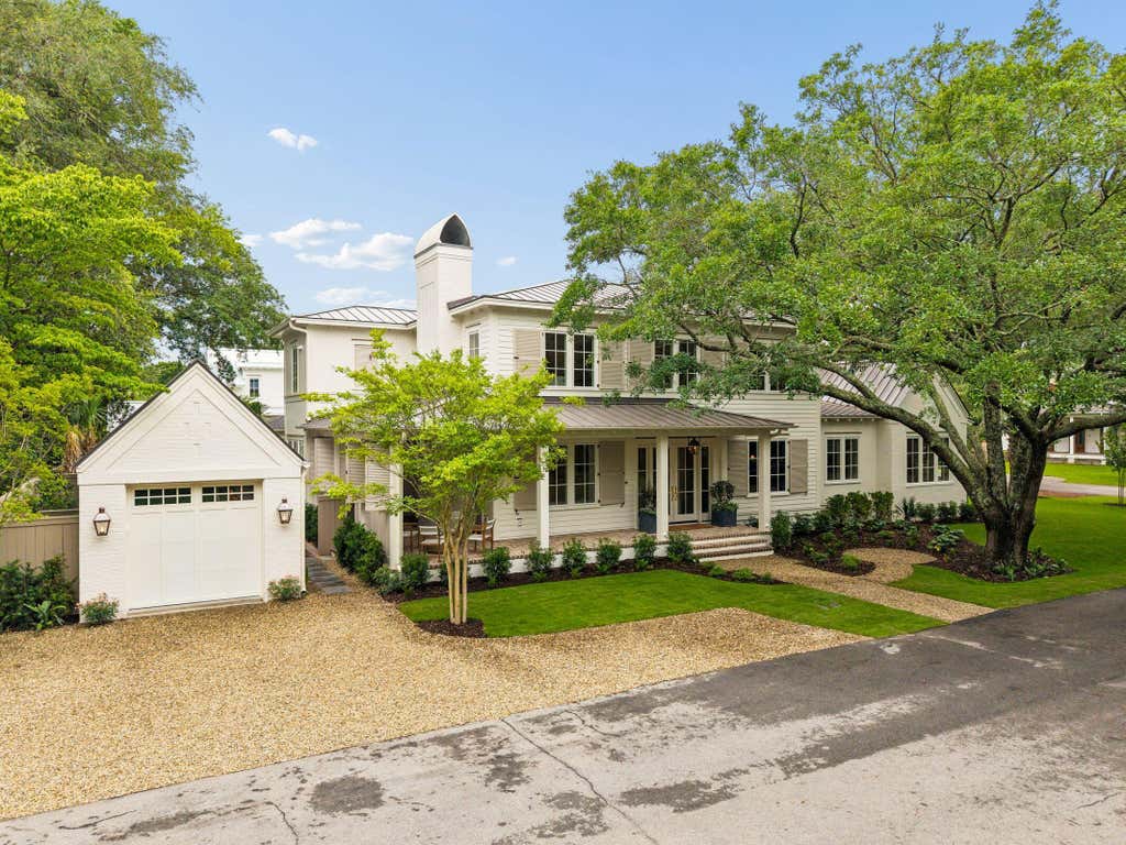 Photo of 1323 Wayne Street, Mount Pleasant, SC 29464 (MLS # 26016155)