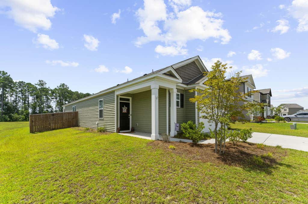 Photo of 105 Ivory Shadow Road, Summerville, SC 29486 (MLS # 26023644)