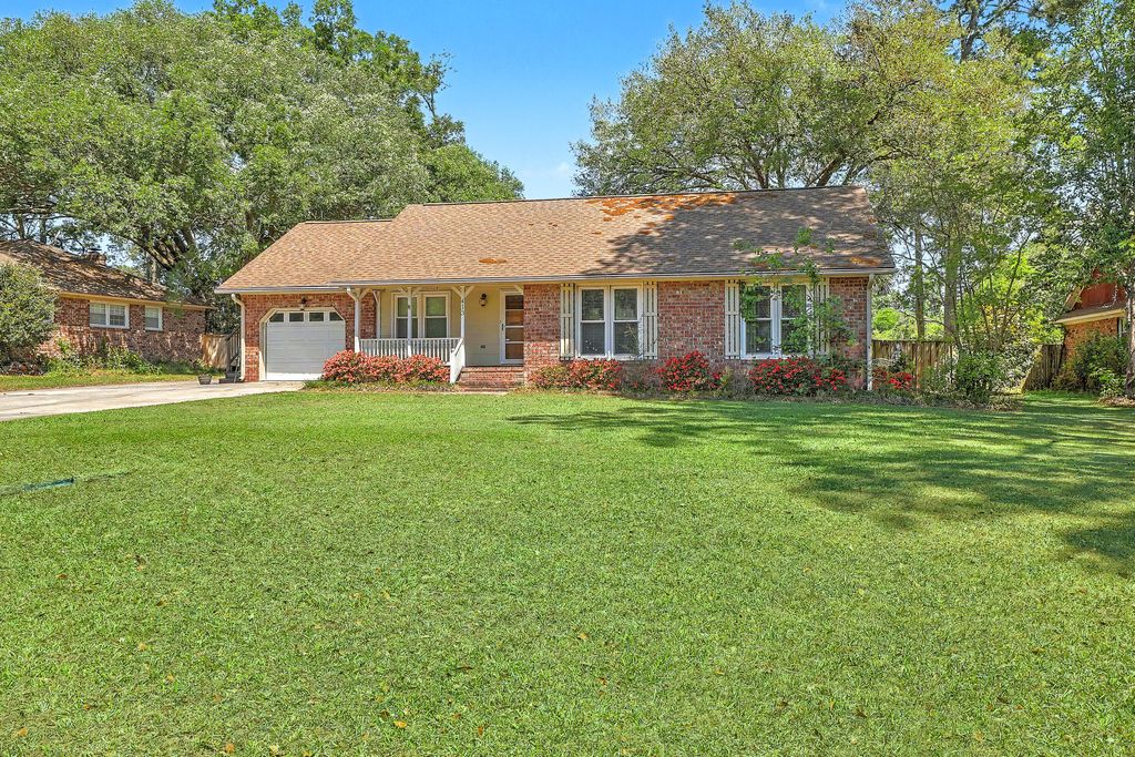 Photo of 413 Summercourt Drive, Summerville, SC 29485 (MLS # 26011286)