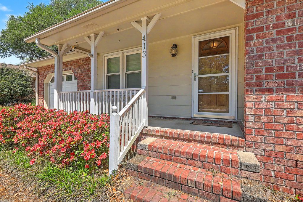 Photo of 413 Summercourt Drive, Summerville, SC 29485 (MLS # 26011286)