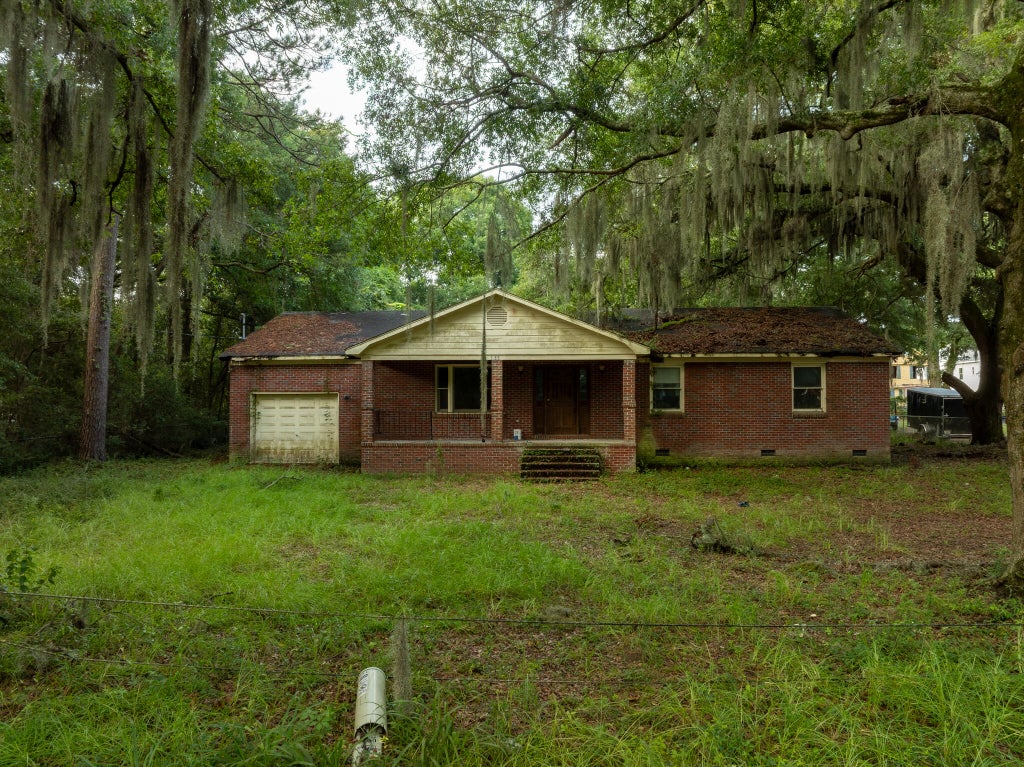 Photo of 388 5th Avenue, Mount Pleasant, SC 29464 (MLS # 26023435)