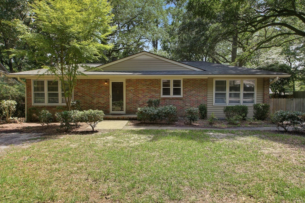 Photo of 114 Live Oak Road, Summerville, SC 29485 (MLS # 26017488)