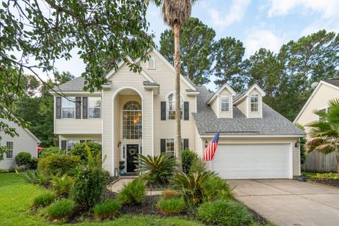 Photo of 1425 Endicot Way, Mount Pleasant, SC 29466 (MLS # 25018621)
