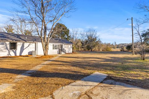 A home in Pineville