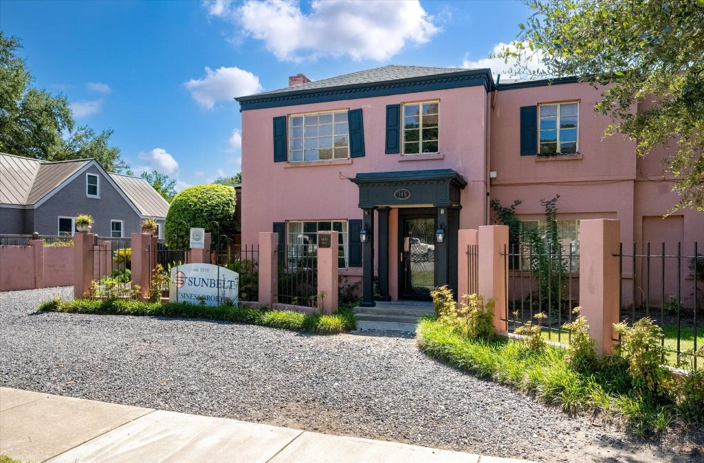 Photo of 565 Savannah Highway, Charleston, SC 29407 (MLS # 26026126)