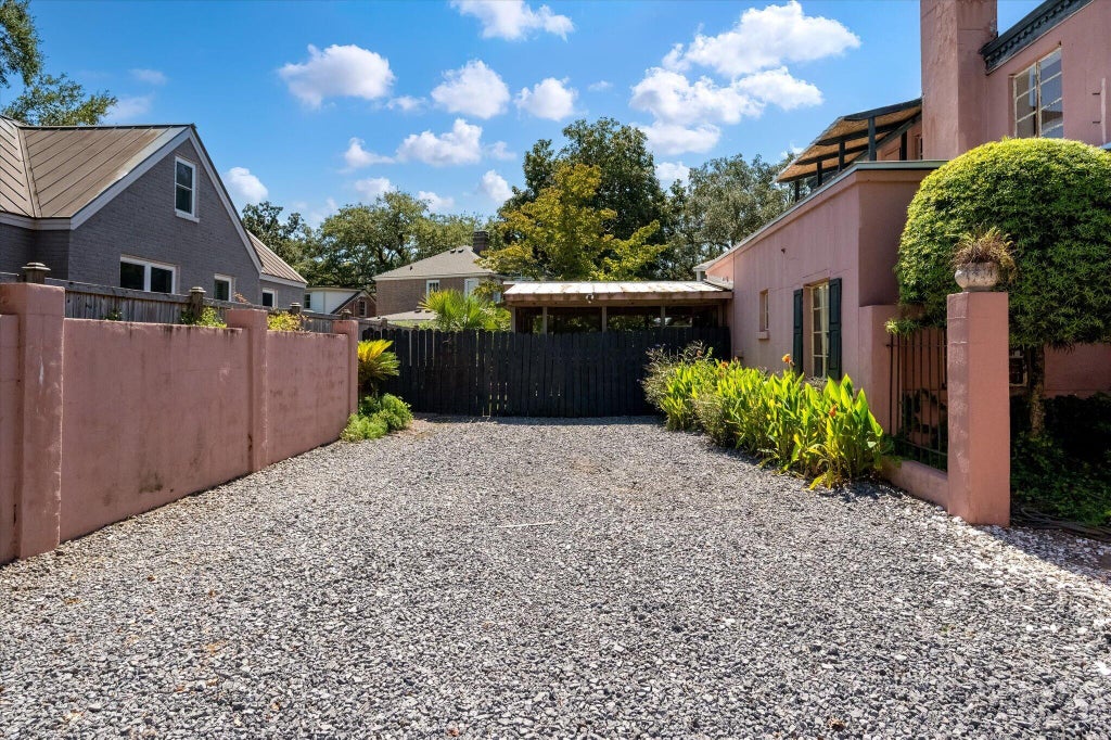 Photo of 565 Savannah Highway, Charleston, SC 29407 (MLS # 26026126)