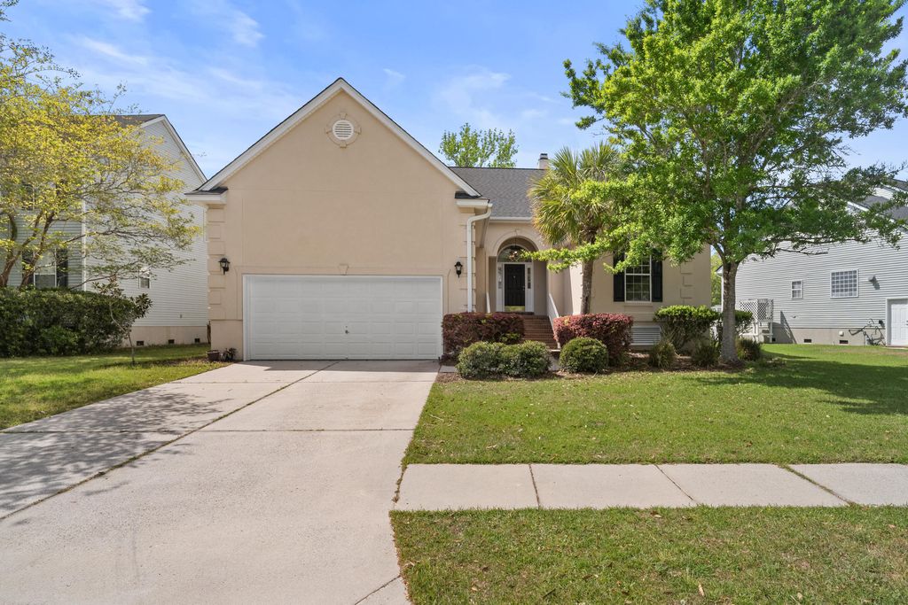 Photo of 1892 Palmetto Isle Drive, Mount Pleasant, SC 29466 (MLS # 26009321)